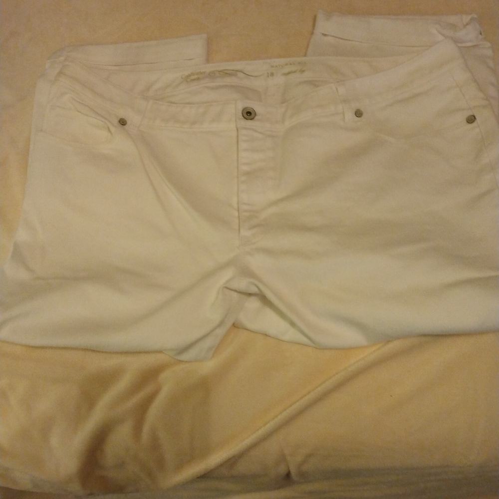 Coldwater Creek white cropped leg pants. NWOT. size 18